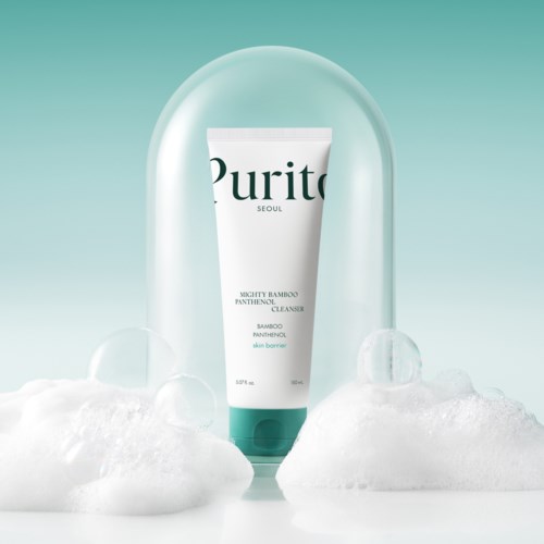 Eine weiße Tube mit Purito Hautpflegeprodukt, umgeben von Blasen und einer Glasscheibe, mit hellblauem Hintergrund.