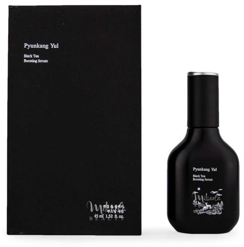 Eine schwarze Box und eine schwarze Flasche mit koreanischem Text und einer kleinen Illustration, wahrscheinlich ein Hautpflegeprodukt.