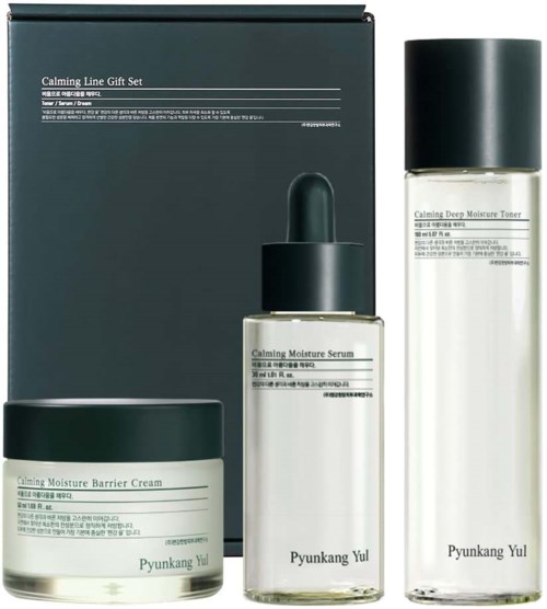 Ein Hautpflege-Set mit Toner, Serum und Barrierecreme in Flaschen und einem Behälter, gekennzeichnet mit 'Calming' und 'Pyunkang Yul'.