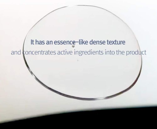 Text über eine dichte, essenzartige Textur, die aktive Inhaltsstoffe in das Produkt konzentriert.