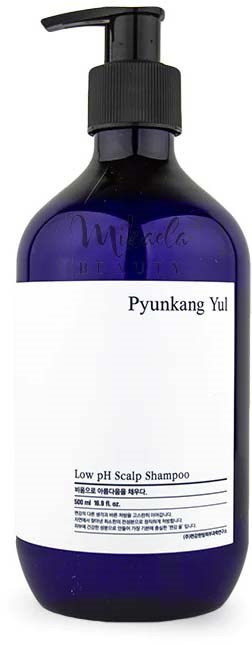 Blaues Flasche mit Pumpkopf, beschriftet Pyunkang Yul Low pH Scalp Shampoo.