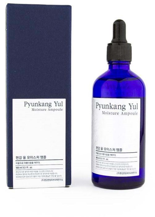 Eine blaue Flasche mit Tropfer und eine passende Schachtel, beide beschriftet 'Pyunkang Yul Moisture Ampoule.'