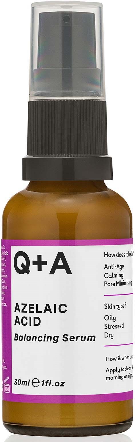Kleine braune Flasche mit schwarzem Sprühkopf, gekennzeichnet mit Q+A Azelainsäure ausgleichendes Serum, für Hautpflege.