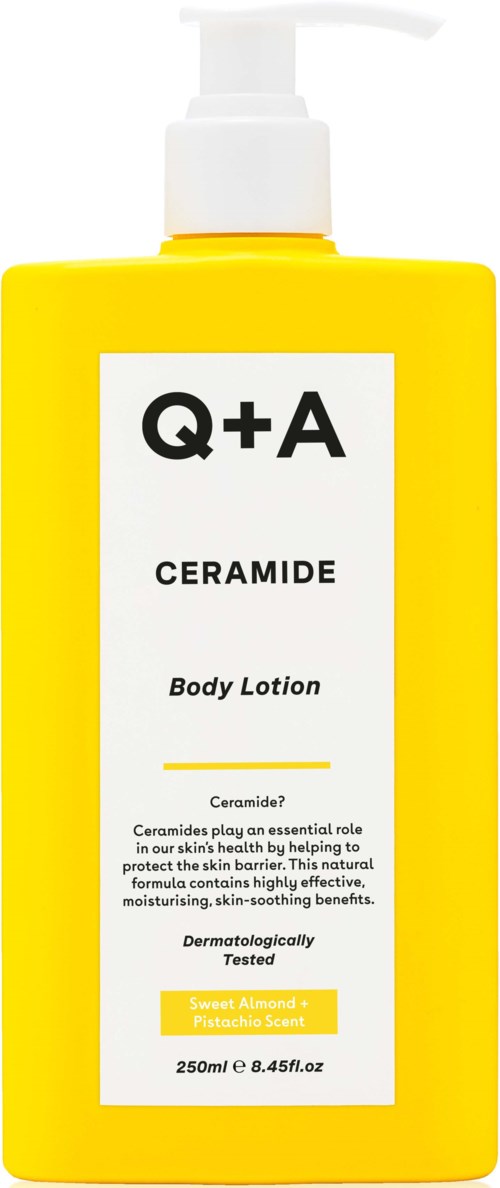Eine gelbe Flasche Körperlotion mit Pumpkopf, Beschriftung Q+A Ceramide, Duft ist Süße Mandel, 250 ml.