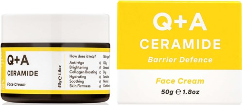 Ein weißer Behälter und eine gelbe Schachtel des Q+A Ceramide Barrier Defence Face Cream, 50g.