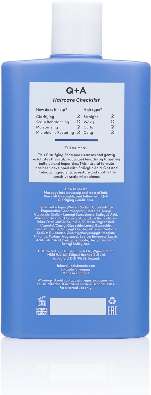 Een blauw flesje met een label genaamd 'Q+A Haircare Checklist' dat haar-gerelateerde vragen en tips bevat.