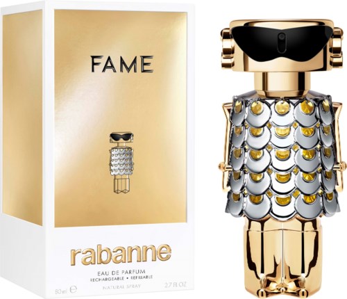 Ein Parfümflakon, der wie ein Roboter aussieht, mit goldener und silberner Körperform, neben einer goldenen Box mit 'FAME' und 'Rihanna'.