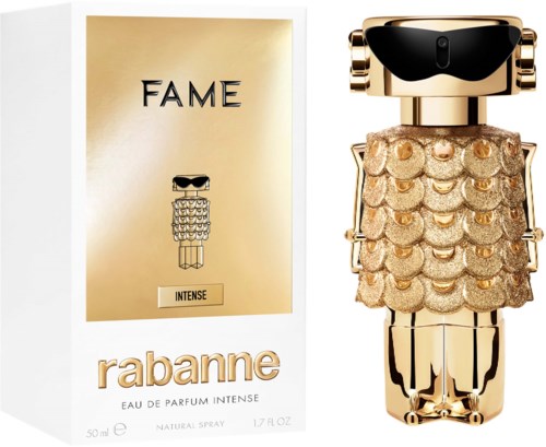 Eine Parfüflasche in Robotergestalt mit Gold- und Schwarzdessign daneben eine goldene Verpackung mit Marke und Duftname.