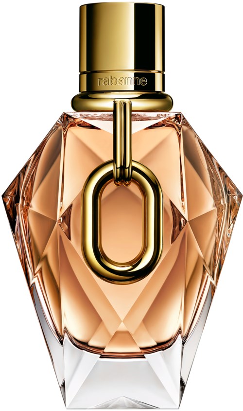 Ein Parfümflasche mit einem diamantförmigen Glas und goldener Kappe, mit einem großen goldenen 'O'-Anhänger.