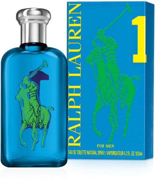 Blauwe parfumfles met groen logo van een polo speler en paard, naast een bijpassende doos met gele tekst.