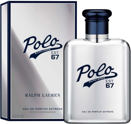 Een parfumfles en doos met Polo Ralph Lauren branding, zilverkleurig met een donkere dop, genaamd Polo EST 67.