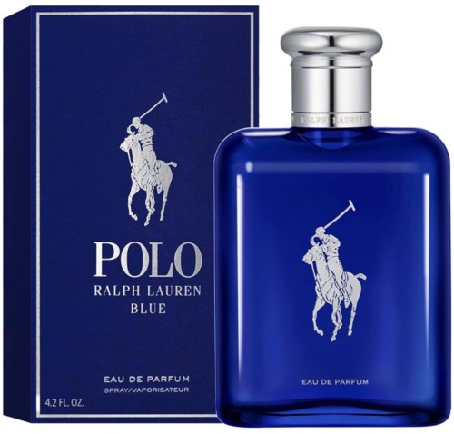 Een blauw parfumflesje en doos met een wit logo van een polo-speler op paard, getiteld "Polo Ralph Lauren Blue."