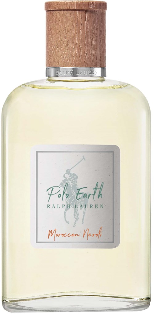 Een heldere fles met houten dop, bevat lichtgele vloeistof, gelabeld 'Polo Earth' en 'Maroccan Mint.'