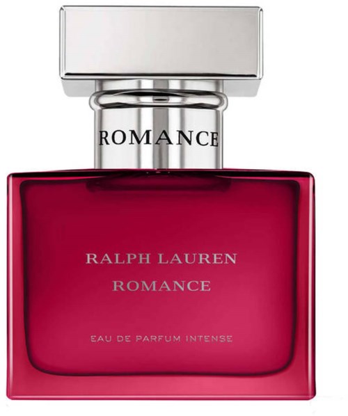 Een roze parfumfles met een zilveren dop en de woorden "ROMANCE" en "RALPH LAUREN."