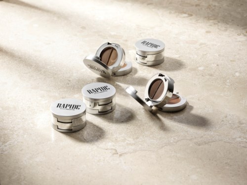 Kleine ronde bakjes met het woord RAPID op de deksels, verspreid op een lichte ondergrond.