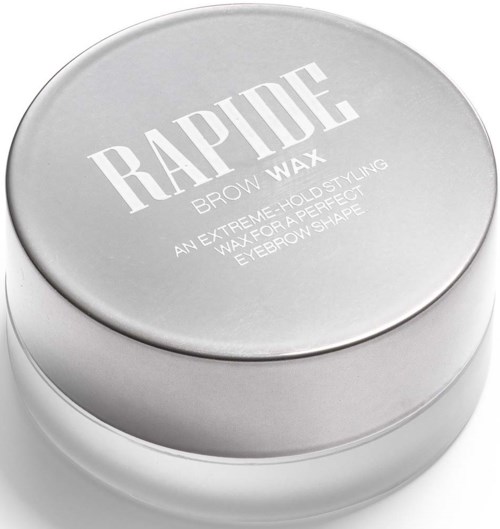 Een ronde container met het label Rapid Brow Wax voor perfecte wenkbrauwvorm. Zilverkleurig met witte tekst, eenvoudig en strak ontwerp.