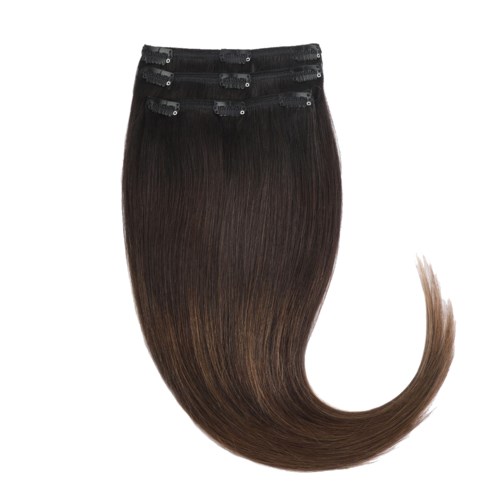 Ett set hårförlängningar i mörkbrunt med en lätt kurva.