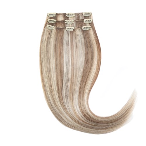 Een clip-in haarverlanger in blond met lichtere streaks, met meerdere kleine klipsen aan de bovenkant om te bevestigen in haar.