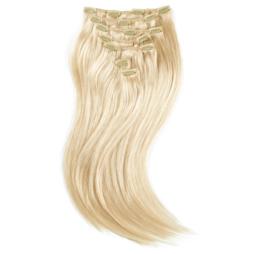 Klips håller långa, blonda hårförlängningar som är raka, glansiga och väl ordnade.