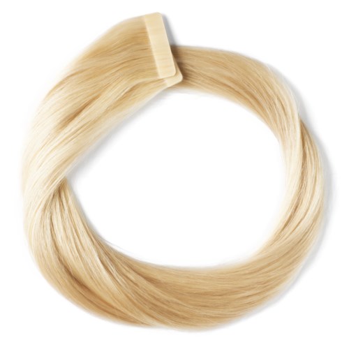 En blond hårförlängning eller peruk som är formad som en cirkel med en klämma i ena änden.