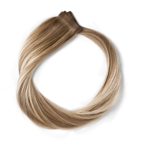 Ein Beispiel für glattes, blondes Haar mit einem braunen Haarclip. Das Haar ist in einer Kreisform angeordnet.