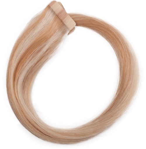 En cirkulär hårförlängningsklämma med ljusblont hår i en slinga.