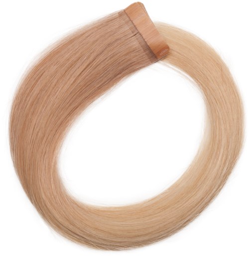 Blond hårförlängning i en loop med klämma upptill, slät och glänsande.