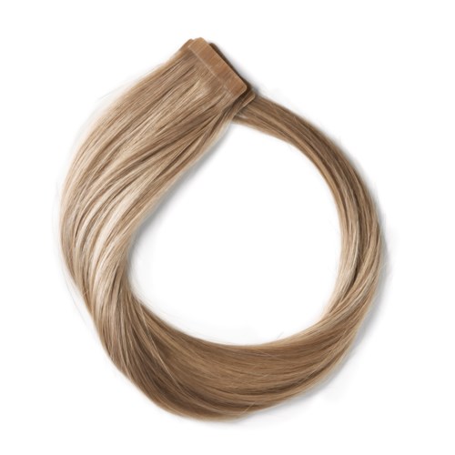 En hårförlängning med klämmor, blont hår, med långa, raka strand. Den är formad som en loop.