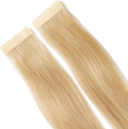 Blonde hårförlängningar eller flätor med rät, slät struktur och ljus färg.
