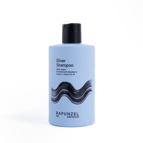 Blauwe fles met zwarte dop, gemarkeerd als "Silver Shampoo" met golfontwerp, vermeldt blauwe bessen en Braziliaanse nootolie.