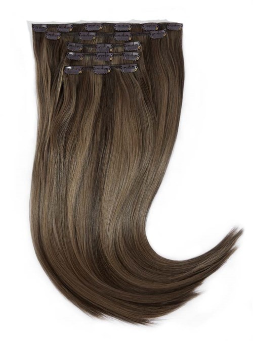 Ein Satz Haarverlängerungen mit braunem Haar, Clips oben zum Befestigen an echtem Haar.
