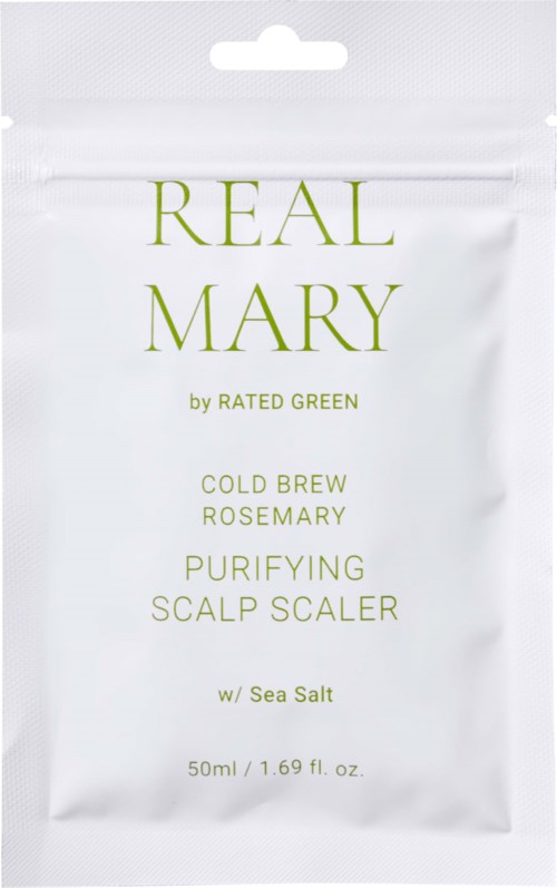 Een kleine witte zak met groene tekst 'Real Mary', producten zijn koude brouwerij rozemarijn en scalp scaler, zeezout vermeld.