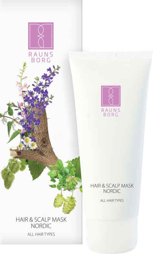 En vit tub med hår- och hårbottenmaskin med lila logo, omgiven av örter och blommor, och en låda bakom.