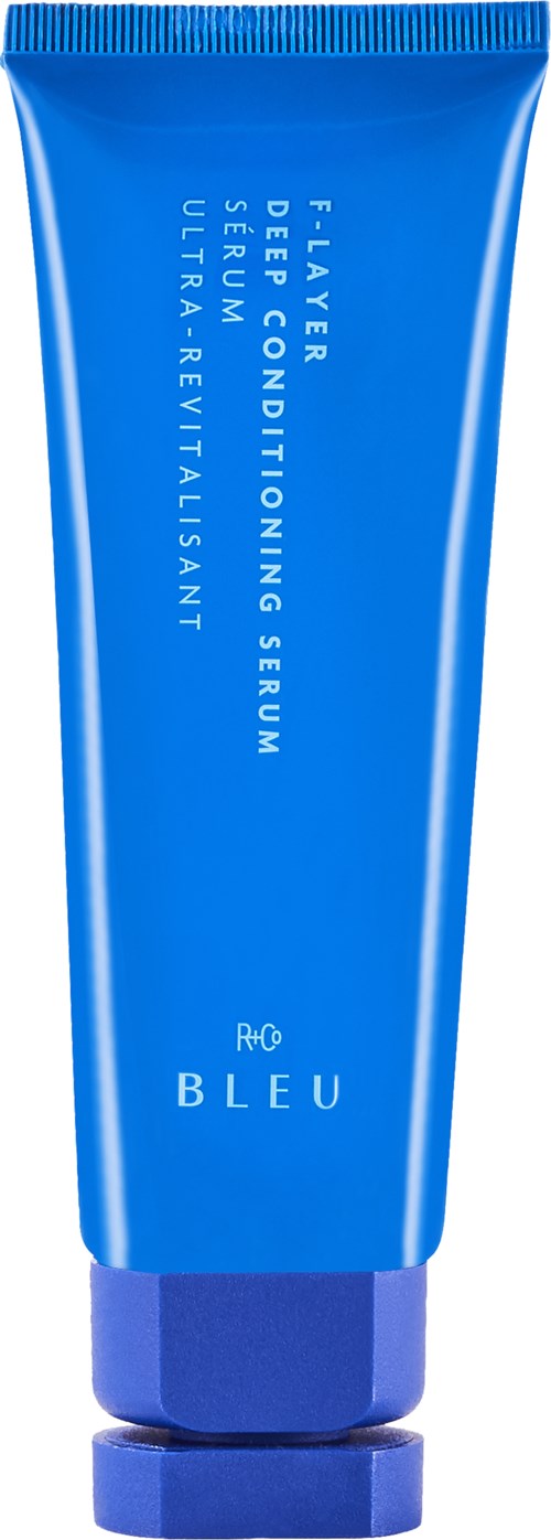 Blauer Tuben mit Gesichtsberuhigungsserum, beschriftet 'Rejuvenating Ultra-Revitalisant'.