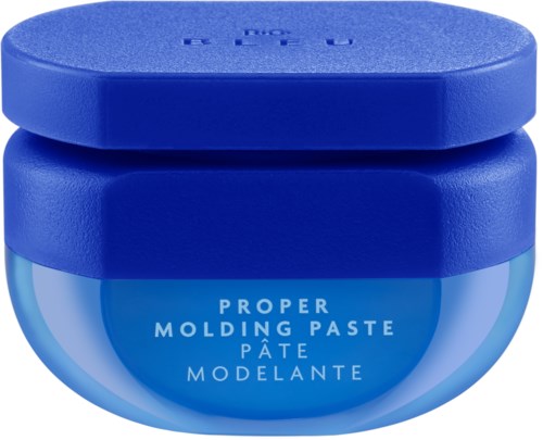 Blauer Behälter mit Deckel mit der Aufschrift 'Proper Molding Paste' für Modellierung. Rundes Gefäß. Wichtige Elemente sind Etikett und Farbe.
