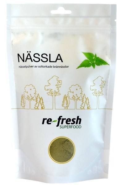 White package with green leaves image. Text mentions 'NÄSSLA' and 're-fresh superfood'. Small window shows green powder inside.