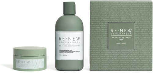 Ein Set Haarkosmetikprodukte, bestehend aus einem Behälter, einer Flasche und einer Box, alle mit Re-New Copenhagen etiketti.
