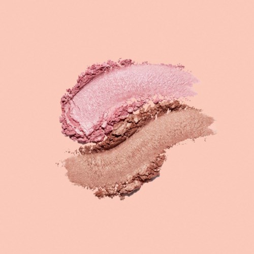 Tre ögonskuggor i rosa och beige, krossade på en persikofärgad bakgrund.