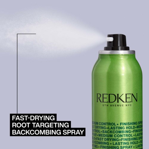 Ein grüner Spraydosen mit der Aufschrift 'Redken 5th Avenue NYC' und Spray, der austritt, bewirbt Haarpflegeprodukte.