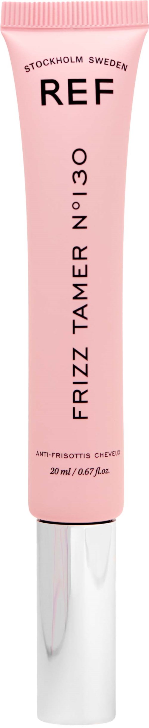 Liten rosa tube med kosmetikkkrem med svart og hvit tekst og hvitt lokk.