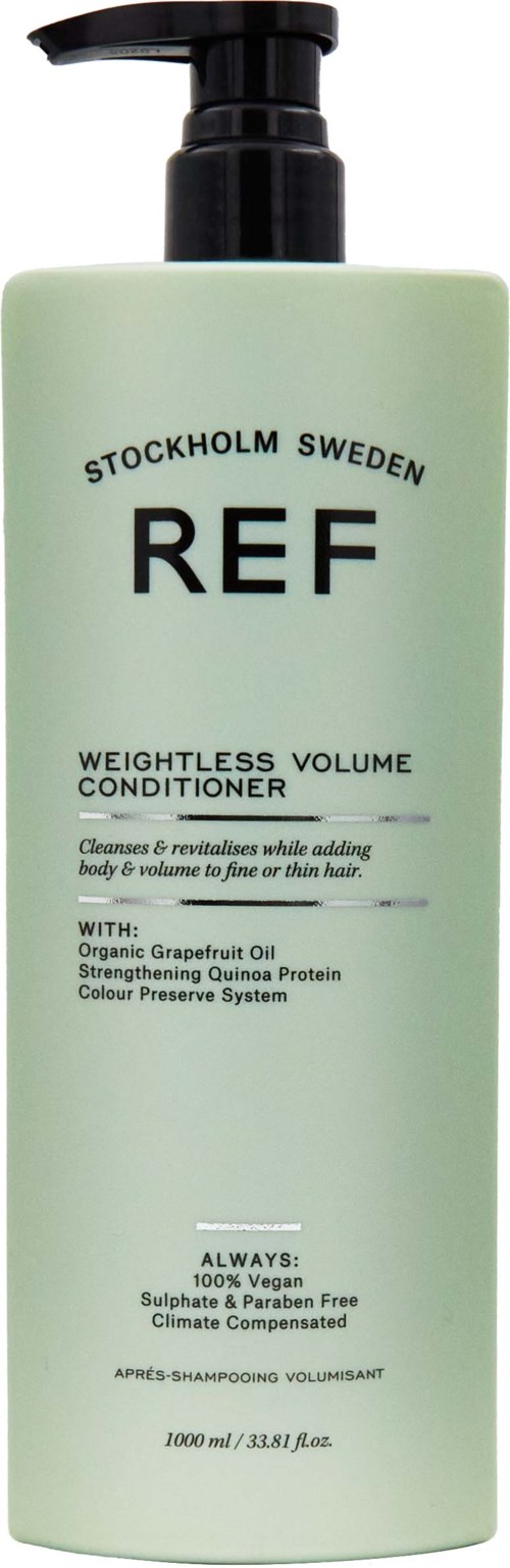 Eine hellgrüne Flasche mit schwarzer Pumpe und schwarzem Text, als leichtes Volumen Conditioner aus Stockholm, Schweden.