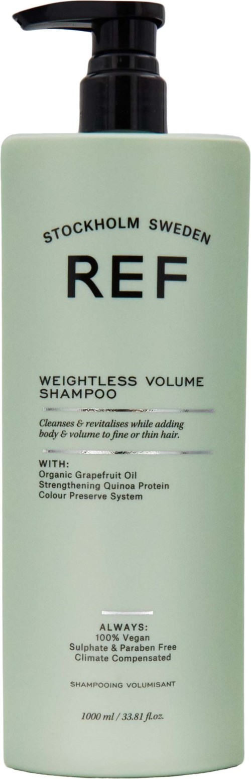 Hellgrüne Flasche mit schwarzen Pump, beschriftet 'REF Stockholm Sweden' und 'Weightless Volume Shampoo.'