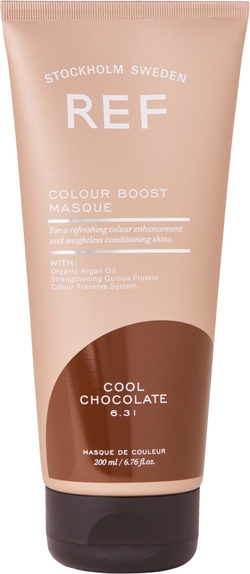 Een beige en bruin tube met 'REF' bevat een kleurversterkende masker genaamd 'Cool Chocolate'.
