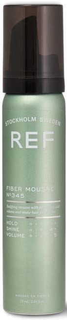 Grüne Sprühdose mit schwarzem Deckel, beschriftet 'REF' und 'Fiber Mousse', aus Stockholm, Schweden.