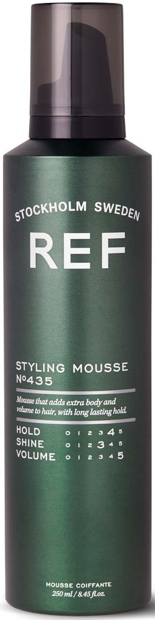 Grön burk med REF stylingmousse från Stockholm, Sverige. Innehåller instruktioner för håll, glans och volym.