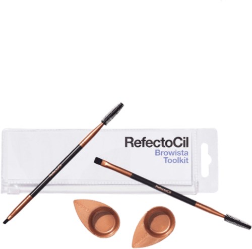 Makeup-Werkzeuge inklusive Pinsel, Schwämme und ein Kit mit dem Label 'RefectoCil Browista Toolkit' für Augenbrauen.