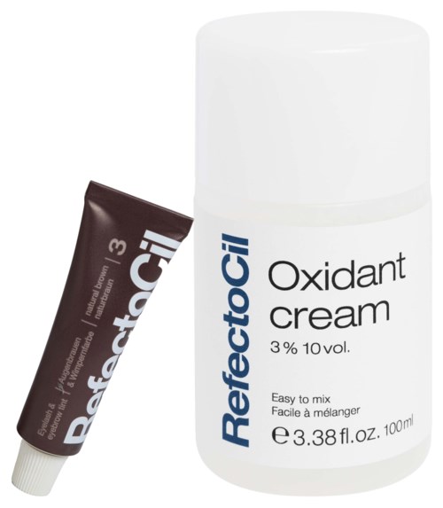 Ein weißer Behälter mit RefectoCil Oxidant Cream neben einer dunkelbraunen Tube mit RefectoCil Farbcreme.