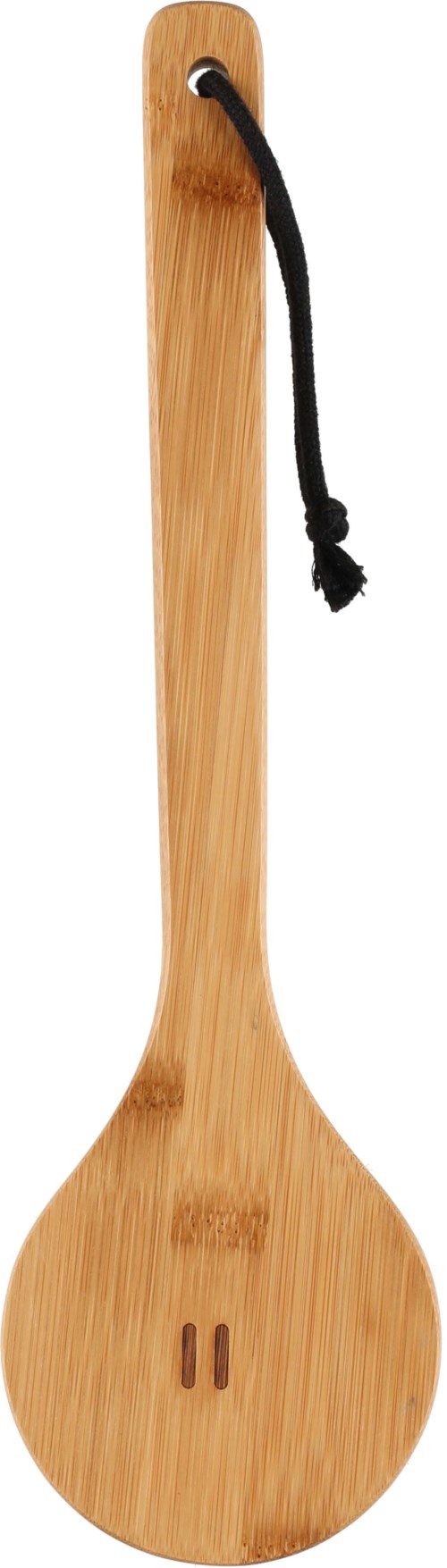Ein langer Holzlöffel mit Schnurgriff und zwei kleinen Aussparungen am flachen Teil.