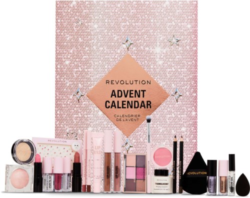 Schoonheidsproducten en een adventskalender weergegeven tegen een roze achtergrond met een bord. Bevat make-up en huidverzorgingsproducten.