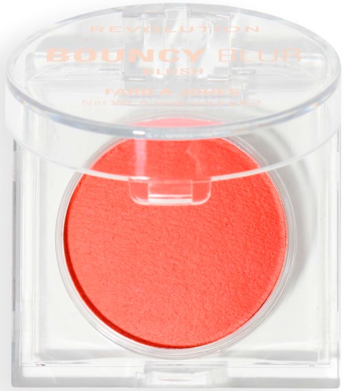 Felroodige blush in doorzichtige ronde container met doorzichtige deksel, labeled 'Bounce Blur' en 'Revolution' op top.